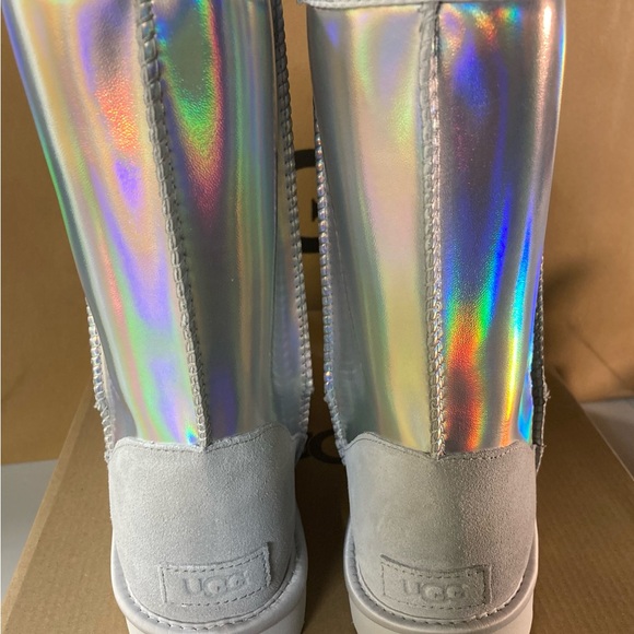 Ugg Australia  Women's Classic Short  Iridescent  Boots Size 6 NIB - Picture 2 of 4